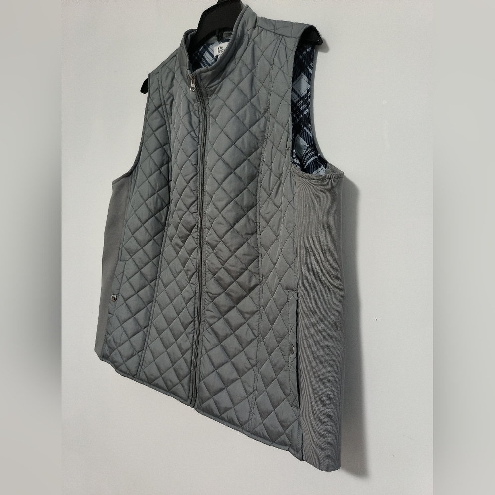 New Gray Quilted Vest / Size XL - Picture 2 of 8